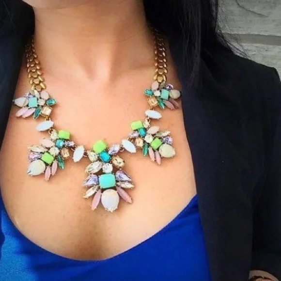 Stella & Dot | Mint Green + Crystal Retired Trellis Statement Necklace - Picture 3 of 10